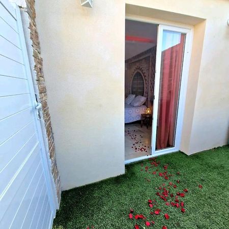Suite Jaccuzzi En Camargue Port-Saint-Louis-du-Rhône Eksteriør billede