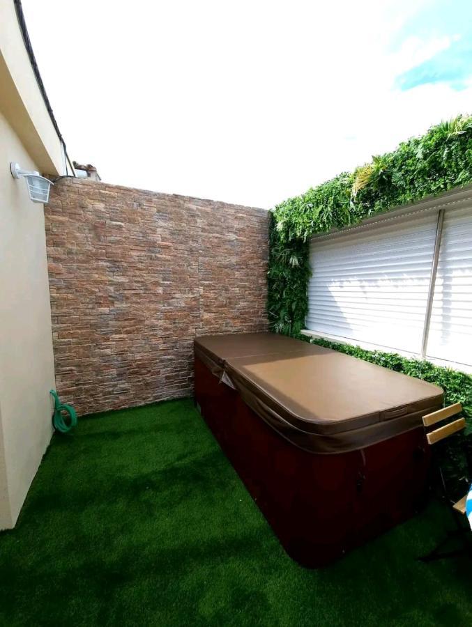 Suite Jaccuzzi En Camargue Port-Saint-Louis-du-Rhône Eksteriør billede