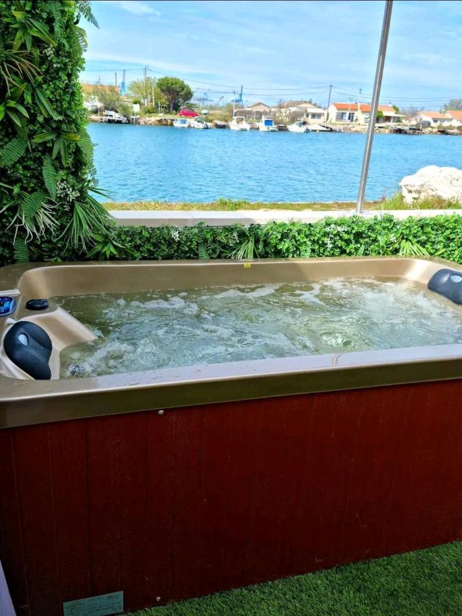 Suite Jaccuzzi En Camargue Port-Saint-Louis-du-Rhône Eksteriør billede