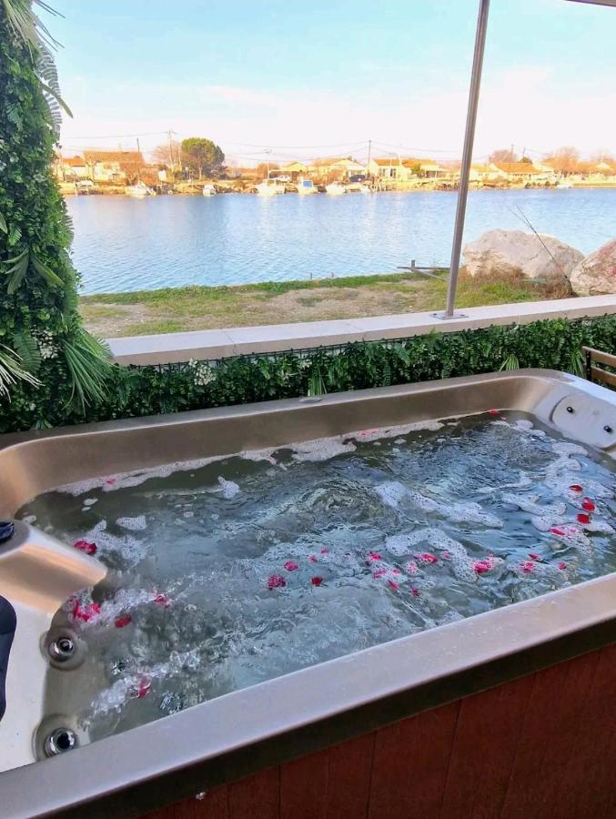 Suite Jaccuzzi En Camargue Port-Saint-Louis-du-Rhône Eksteriør billede